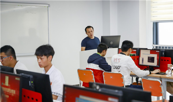 女孩子讀什么技校好？