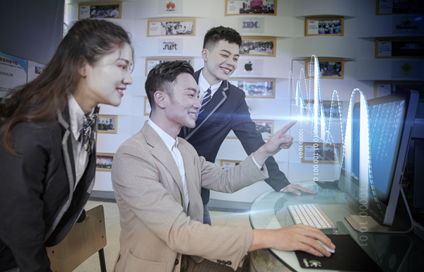 初中畢業(yè)學WEB前端開發(fā)<a href=http://njxh.cn target=_blank class=infotextkey>專業(yè)</a>前景如何？