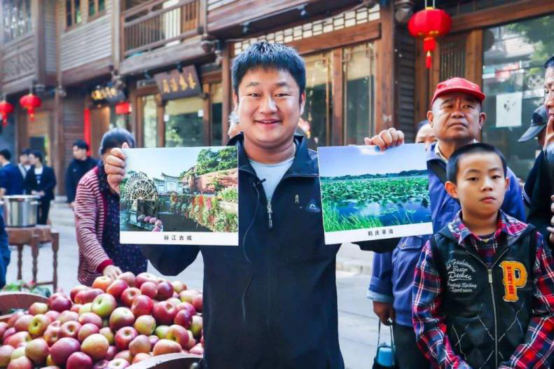 抖音達(dá)人石榴哥化身嗨學(xué)體驗(yàn)官，空降新華引爆直播間