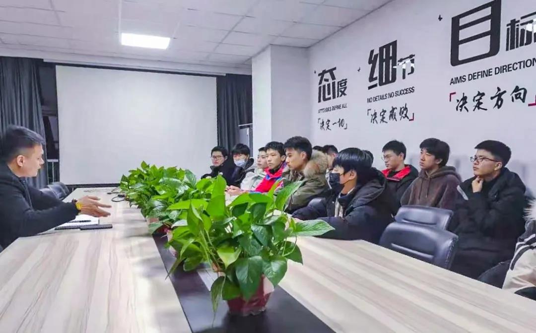 南京新華：試學(xué)營(yíng)開(kāi)班啦！一周試學(xué)助你榮耀起航！