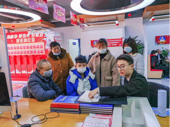 南京新華電腦專修學(xué)院330校園專場(chǎng)咨詢?nèi)栈顒?dòng)成功舉辦！