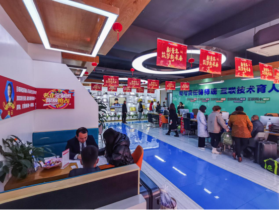 南京新華電腦專修學(xué)院330校園專場(chǎng)咨詢?nèi)栈顒?dòng)成功舉辦！