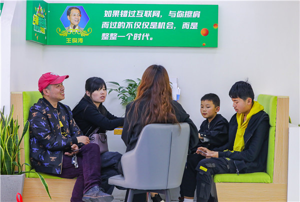 南京新華五一試學(xué)體驗(yàn)周火爆開(kāi)啟！