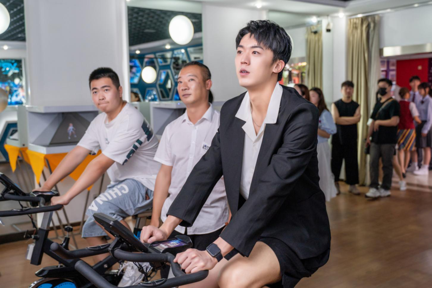 明星帶路|盧東旭探秘校園黑科技，直擊新華硬實(shí)力！