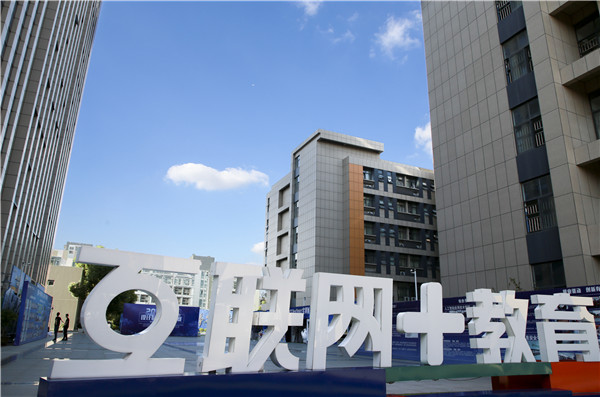 想學(xué)互聯(lián)網(wǎng)技術(shù)，怎么學(xué)？