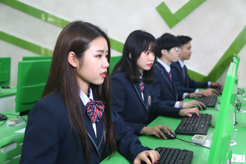 技校女生<a href=http://njxh.cn target=_blank class=infotextkey>專(zhuān)業(yè)</a>學(xué)什么好？