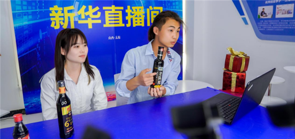 我去，這么多人來新華是干啥？