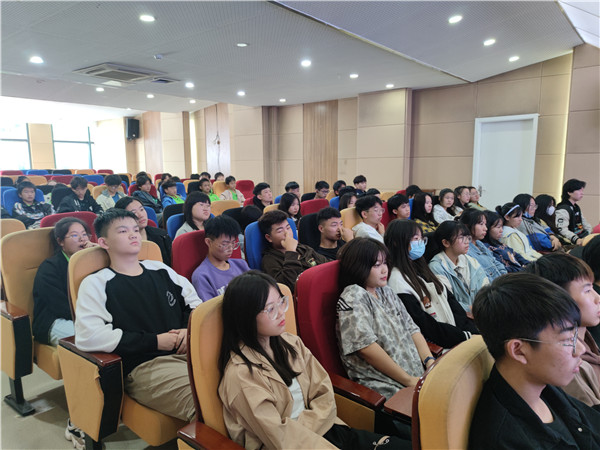大咖進校園|把人生過成藝術，將藝術寫進人生