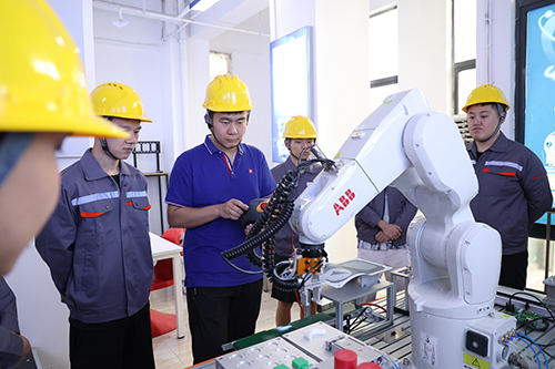 技校學(xué)什么技術(shù)比較好？這 3個方向讓你逆襲人生