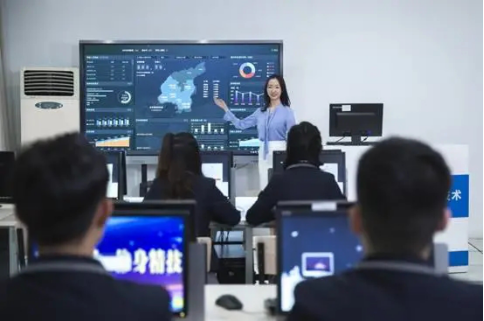 【媒體關(guān)注】學互聯(lián)網(wǎng)金融與智能財會專業(yè)，為什么要來新華？