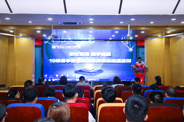 “家?；?，攜手共進(jìn)”——2019級新生基礎(chǔ)階段課程結(jié)課答辯圓滿結(jié)束