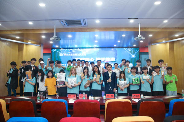 家校同心，攜手共進(jìn)，1806班VR空間創(chuàng)意設(shè)計師結(jié)課答辯